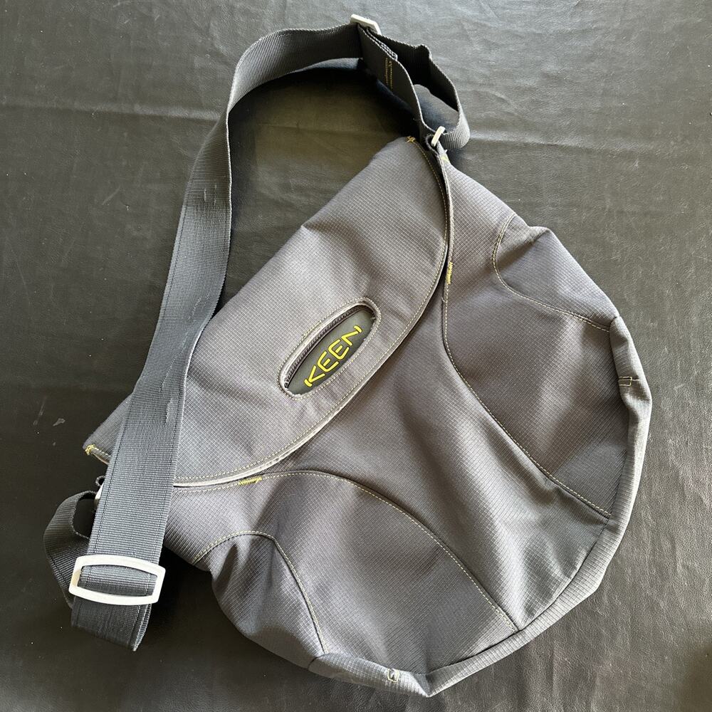 Large KEEN Messenger Bag Grey Canvas Approx. 16” Wide 14” Tall *Nice Condition*